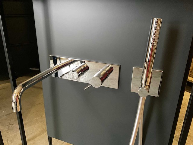 Christina showroom presentatie kranen - afbeelding 2 van  2