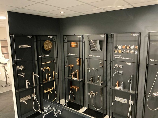 Christina wandpresentatiemeubel met inhoud (7x) - afbeelding 2 van  5