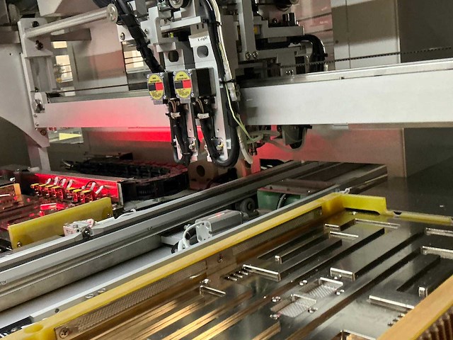 Chroma 3160c tri-temp octal sites pick and place handler - afbeelding 43 van  44