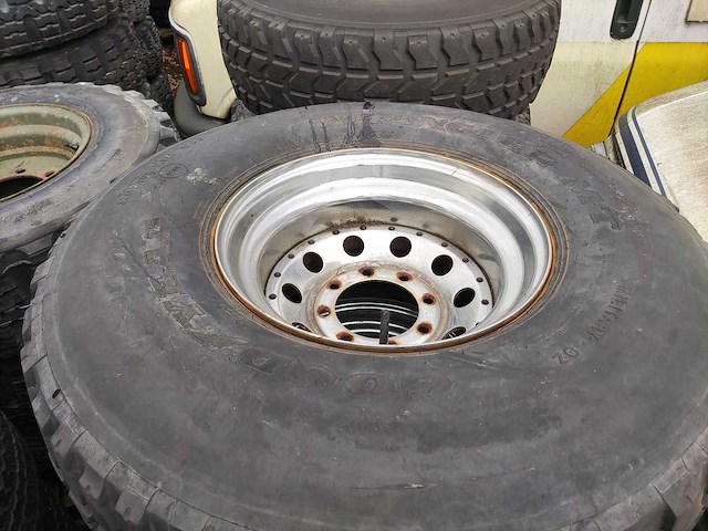 Chromen velgen - rondjes disign 8x165,1 - velg (4x) - afbeelding 1 van  5