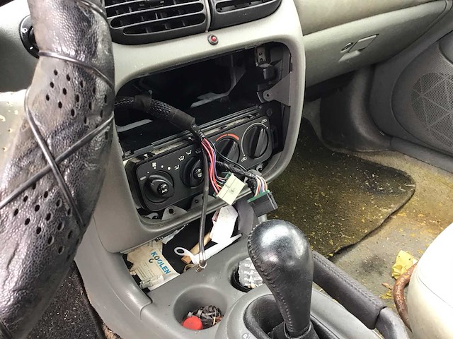 Chrysler - 1999 - stratus - 2.5i v6 lx conv. - personenauto - afbeelding 4 van  25