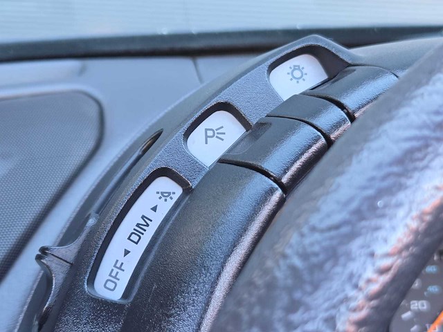 Chrysler - lebaron - 3.0i v6 convertible - xx-rt-18 - 1992 - afbeelding 4 van  31