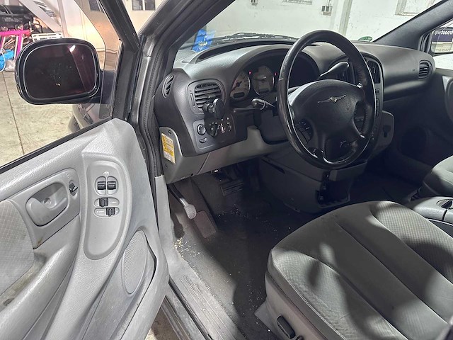 Chrysler - voyager - 2.8 crd se automaat- 67-vrf-9 - afbeelding 16 van  18