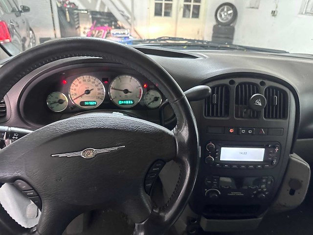 Chrysler - voyager - 2.8 crd se automaat- 67-vrf-9 - afbeelding 17 van  18