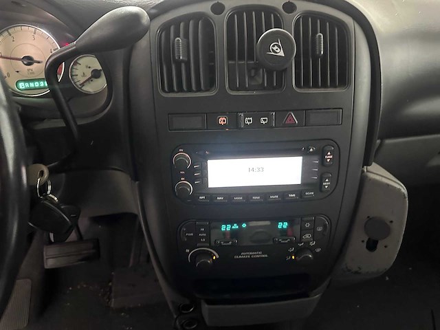 Chrysler - voyager - 2.8 crd se automaat- 67-vrf-9 - afbeelding 4 van  18