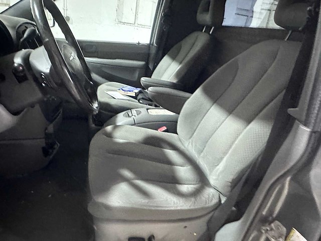 Chrysler - voyager - 2.8 crd se automaat- 67-vrf-9 - afbeelding 5 van  18