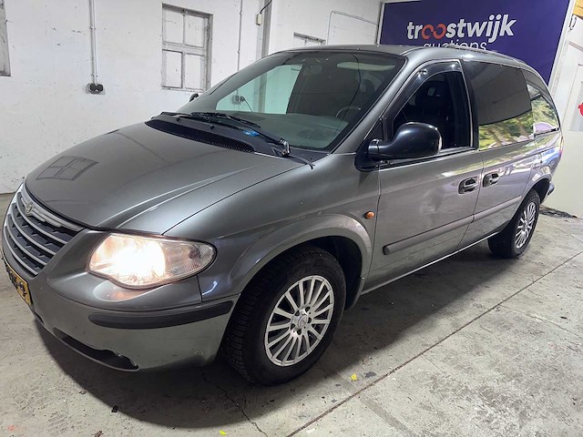 Chrysler - voyager - 2.8 crd se automaat- 67-vrf-9 - afbeelding 1 van  18