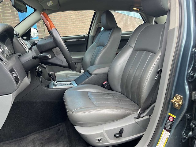 Chrysler 300c 5.7 v8 hemi 2005 | 49-rs-jt - afbeelding 26 van  31