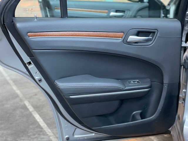 Chrysler 300c ld hemi facelift 5.7 v8 367pk 2014 - afbeelding 11 van  49