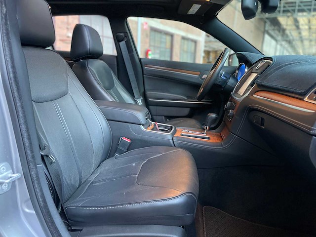 Chrysler 300c ld hemi facelift 5.7 v8 367pk 2014 - afbeelding 39 van  49