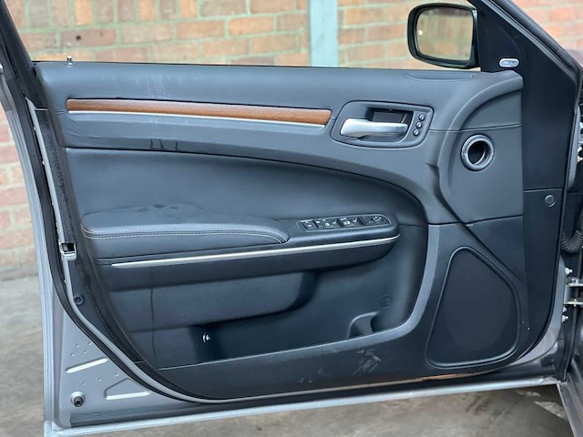 Chrysler 300c ld hemi facelift 5.7 v8 367pk 2014 - afbeelding 10 van  49