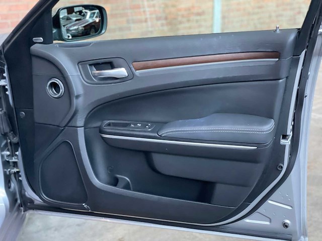 Chrysler 300c ld hemi facelift 5.7 v8 367pk 2014 - afbeelding 14 van  49