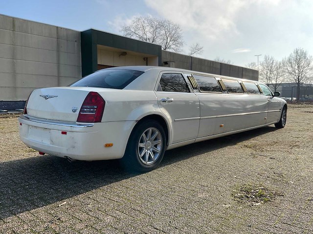 Chrysler c300 - 5.7 v8 hemi - “westwind coachworks” limousine - afbeelding 7 van  26