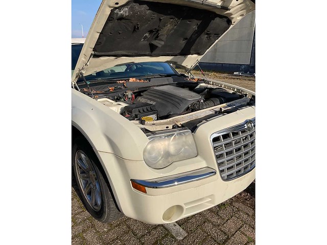 Chrysler c300 5.7 v8 hemi “westwind coachworks” limousine - afbeelding 10 van  49