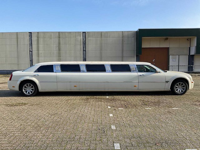 Chrysler c300 5.7 v8 hemi “westwind coachworks” limousine - afbeelding 12 van  49