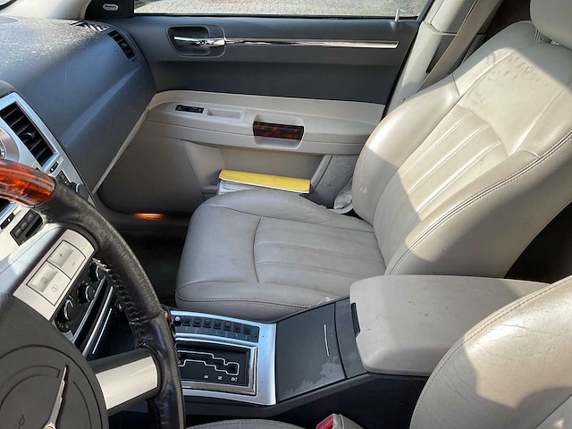 Chrysler c300 5.7 v8 hemi “westwind coachworks” limousine - afbeelding 28 van  49