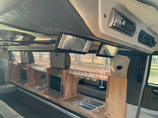 Chrysler c300 5.7 v8 hemi “westwind coachworks” limousine - afbeelding 37 van  49