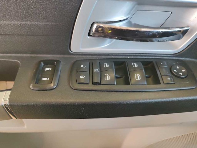 Chrysler grand voyager 2.8 crd lx 2009 | 98-jpk-3 - afbeelding 14 van  32