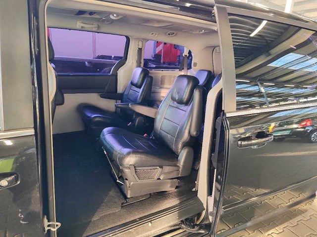 Chrysler grand voyager 2.8 crd lx 2009 | 98-jpk-3 - afbeelding 31 van  32