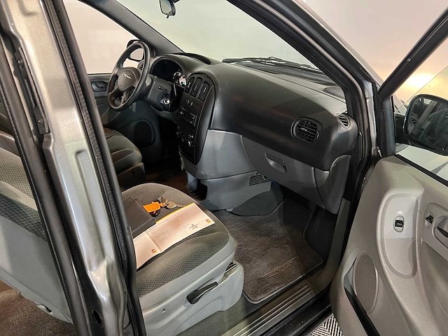Chrysler grand voyager 3.3i v6 business edition, 84-xd-jn - afbeelding 17 van  18