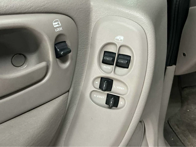 Chrysler grand voyager rouwauto 13-jk-nn 2005 marge auto - afbeelding 21 van  43
