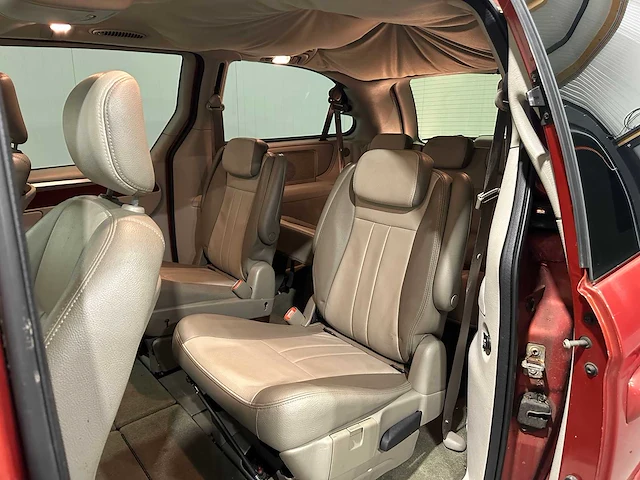 Chrysler town & country 73-hjt-9 - afbeelding 2 van  22