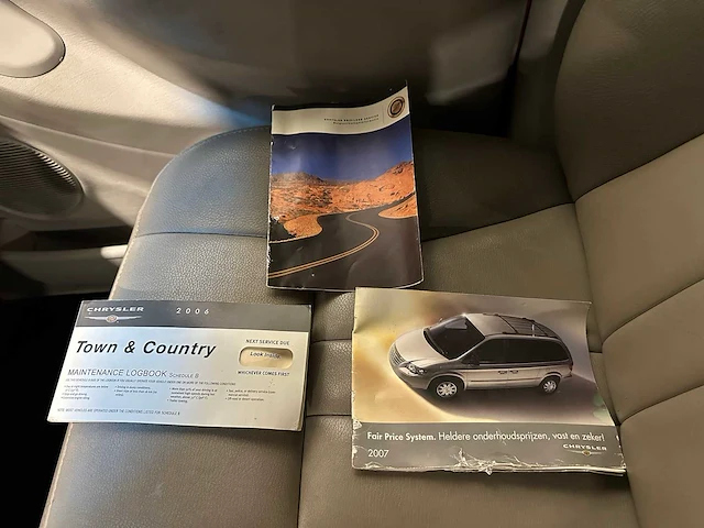 Chrysler town & country 73-hjt-9 - afbeelding 10 van  22