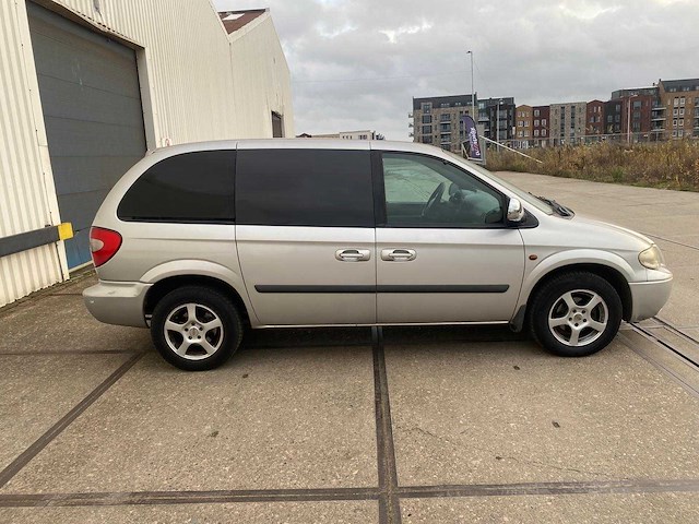 Chrysler voyager 2.8 crd se 57brtv - afbeelding 2 van  16
