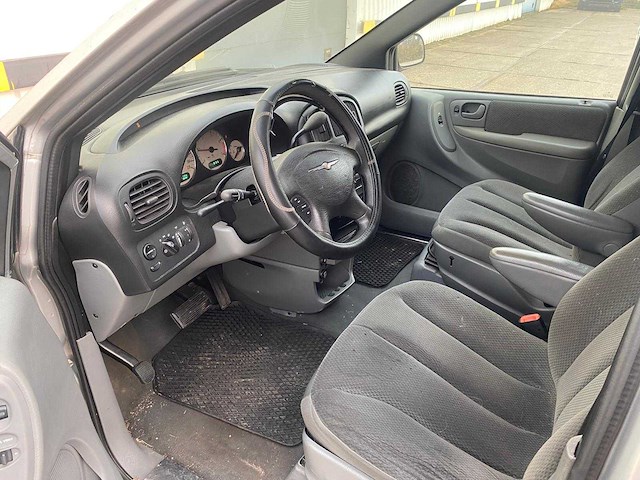 Chrysler voyager 2.8 crd se 57brtv - afbeelding 13 van  16