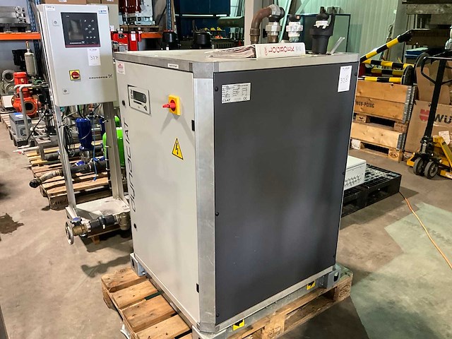 Ciat dynaciat lg lgp 150v 3x400v warmtepomp - afbeelding 2 van  7