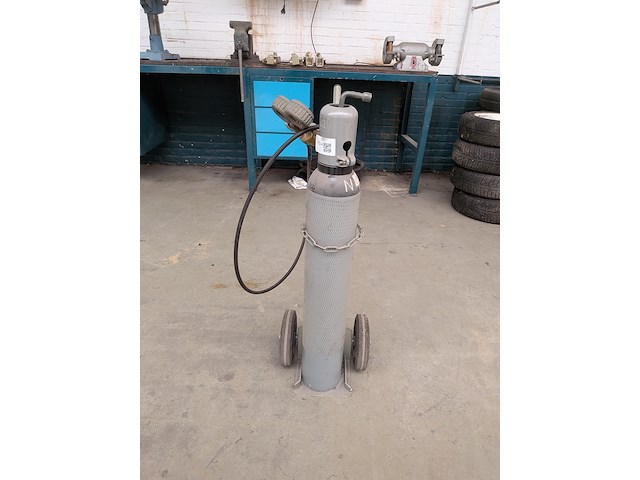 Cilindersteekwagen met cilinder stikstof - afbeelding 2 van  7