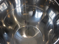 Cip station / reinigingsmachine met 100l loogvat, 100l zuurvat en pomp. let op: kavel is onderdeel van comb... onderdeel van combinatiekavel complete mini brouwerijopstelling bestaande uit brouwhuis, 8 gistingstanks (deels gevuld), bottellijn, pompen, warmtewisselaar, natte lijn etiketteermachine en chiller - afbeelding 3 van  4