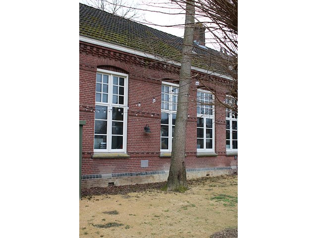 Circa 40 meter buitenverlichting. dient door uzelf gedemonteerd te worden, op aanwijzing personeel. - afbeelding 2 van  4