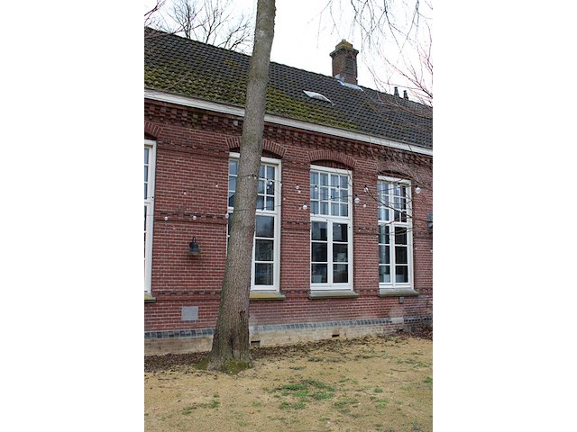 Circa 40 meter buitenverlichting. dient door uzelf gedemonteerd te worden, op aanwijzing personeel. - afbeelding 3 van  4