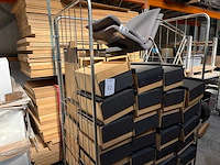 Circa 45 bureaubladen met lade - afbeelding 1 van  3