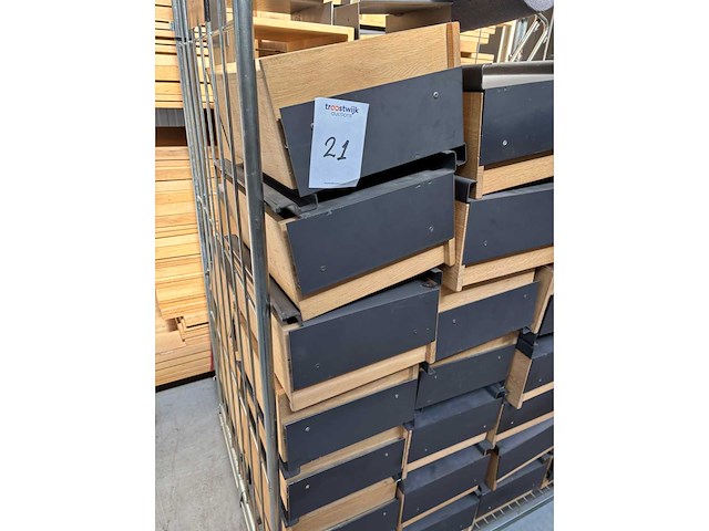 Circa 45 bureaubladen met lade - afbeelding 2 van  3
