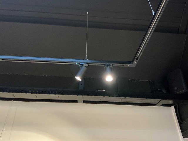 Circa 55 meter rails met 38 led spots - afbeelding 6 van  6