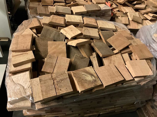 Circa 9m3 hardhout + stookton - afbeelding 2 van  5