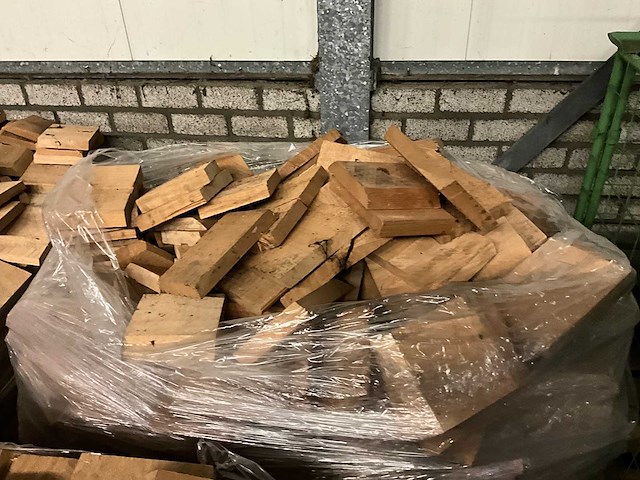 Circa 9m3 hardhout + stookton - afbeelding 4 van  5