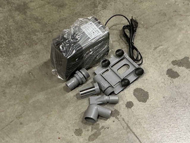 Circulatie pomp 2500 ltr/h opvoer 3,1 mtr (98x) - afbeelding 1 van  6