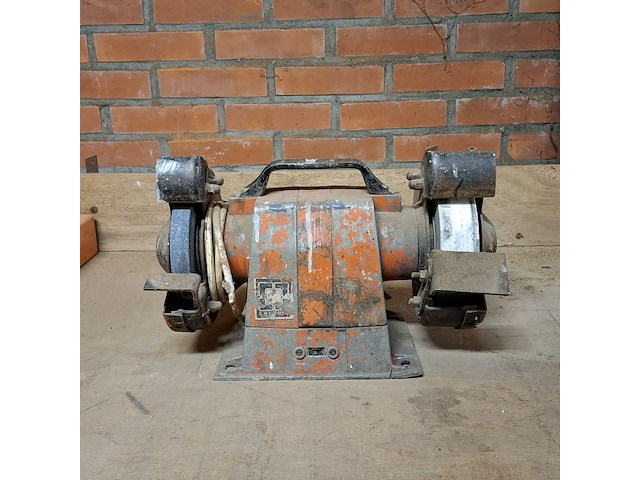 Cirkelzaag met werkbankslijper makita en creusen - afbeelding 7 van  10