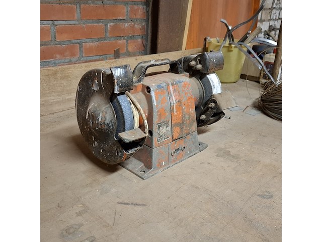 Cirkelzaag met werkbankslijper makita en creusen - afbeelding 8 van  10