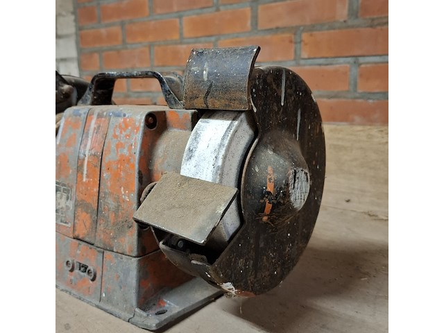 Cirkelzaag met werkbankslijper makita en creusen - afbeelding 10 van  10