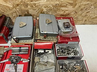Cisa en bks partij diverse sloten, cilinders en sleutels (47x) - afbeelding 4 van  13