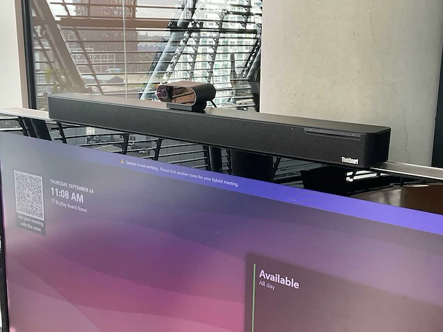 Cisco 55” presentatiescherm op statief - afbeelding 5 van  11