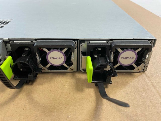 Cisco air-ct5520-k9, xeon(r) e5-2609, 4x 8 gb ram, 1x 240 gb ssd(mz7lm240hmq-0003) rack mount chassis - afbeelding 8 van  9