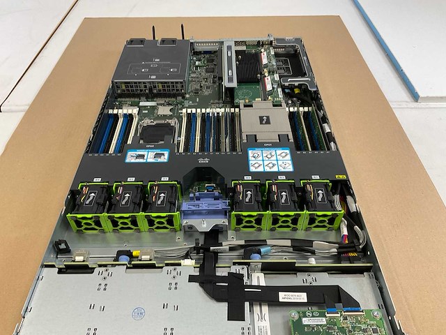 Cisco air-ct5520-k9, xeon(r) e5-2609 v3, 4x 8 gb ram, 1x 240 gb ssd(mz7lm240hmq-0003) rack mount chassis - afbeelding 5 van  9