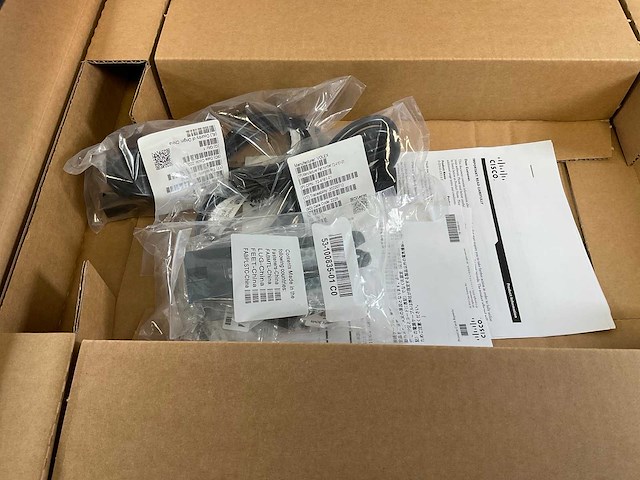 Cisco (c9300-48u-a) catalyst 9300 48 port managed l2/l3 switch (new) - afbeelding 8 van  13