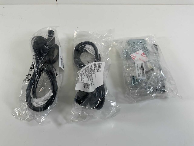 Cisco (c9300-48u-a) catalyst 9300 48 port managed l2/l3 switch (new) - afbeelding 5 van  13