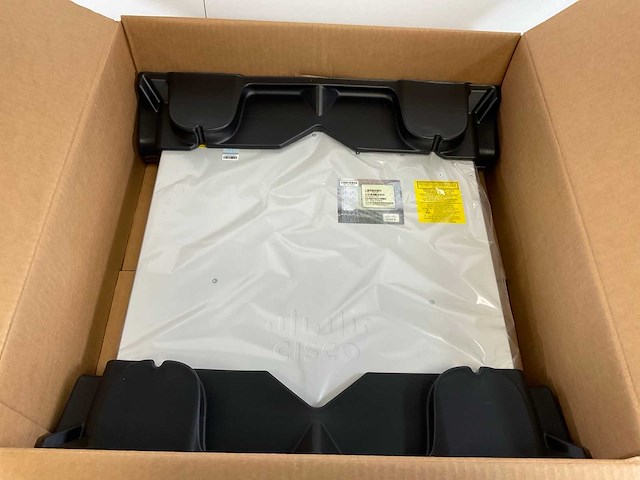 Cisco (c9300-48u-a) catalyst 9300 48 port managed l2/l3 switch (new) - afbeelding 10 van  13